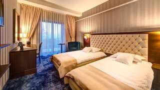 Отель Hotel Briliant Клуж-Напока Двухместный номер Делюкс с 1 кроватью или 2 отдельными кроватями, вид на город-12