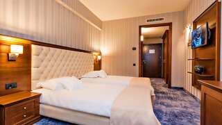 Отель Hotel Briliant Клуж-Напока Двухместный номер Делюкс с 1 кроватью или 2 отдельными кроватями-3